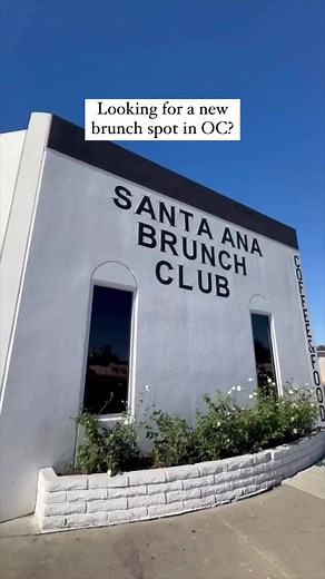 Calling all brunch lovers! 🥞🍹 Santa Ana Brunch Club is the spot to be for fluffy pancakes, mouthwatering chicken and waffles, and the coolest house-made sodas in town. Gather your crew and let the feasting commence! 🎥 by @noellesnoods | Locale Magazine