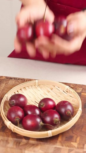 619K views · 10K reactions | Giải mã cách làm PINK VENOM - XỐT HỒNG cực chuyên chấm gà rán siêu hot trên Tiktok! Thì ra có thể làm từ loại quả này, thứ quả siêu từng siêu đắt vì được săn lùng khi quý hiếm ở Việt Nam. Giờ lại được trồng & bán ở nhiều nơi, rẻ như chanh leo! | Esheep Kitchen | Facebook