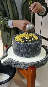 Natural Stone Mill, Manual Granite Stone Grinder, Hand Crank Rice paste Soybean Milk Grinder Mill with Wooden Stand (7.87IN * 11.8IN)