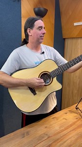 Violão Waldman DCEX-1841 N, da linha Abadia, Dreadnought com Armrest, com tampo maciço em Spruce, laterais e fundo em Mogno, com binding e roseta com acabamento em Abalone. No acabamento Natural, com bag. Esse e outros modelos você acha no nosso site - barramusic.com.br Whatsapp - 21 97223-0369 #barramusic #barramusictv #guitarras #musica #lojabarramusic | Barramusic | Facebook