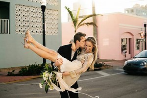 Cuando parejas como esta y ciudades como Miami te dejan loco!!! 💥 con The Creative's Loft - Miami Event and Wedding Planning Alisha Tova Photography en MAPS Production House www.ayvideo.es #miamibeach #miamiwedding #miamiweddingvideographer #ayvideo | A&Y