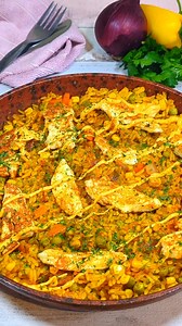 Spicy Nando's Halloumi Dirty Rice Recipe | One Pan Wonder A delicious spicy rice that's packed with flavour, ready in under 30 minutes, and can be prepared in one pan. #nandos #fakeaway #dirtyrice #sugarpinkfood #nandosrice #dinnerrecipe #rice | Sugar Pink Food: Slimming Recipes by Latoyah | Facebook