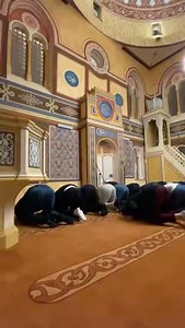 6.4K views · 178 reactions | Jacija namaz u Šarenoj džamiji, Tuzla. Večerašnji namaz predvodio je Harun Mehanović, učenik trećeg razreda Behram-begove medrese u Tuzli. Mladi imam, smirenog glasa i dostojanstvenog držanja, ostavio je snažan dojam na prisutne. @Tuzlainfo.ba | Info Tuzla i tuzlanska regija | Facebook