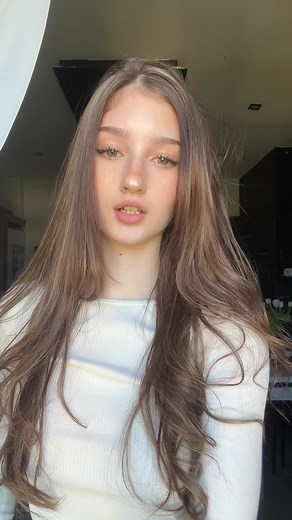 Cute girl photo ideas for social media