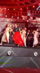 4.2K views · 589 reactions | Bala in laal ghagra!  #AkshayKumar #Filmfare #FilmfareAwards2020 #AmazonFilmfareAwards #Filmfare2020 #FilmfareAwards #FilmeinMUSTHain | Khiladi Bhaiyya - Akshay Kumar | Facebook