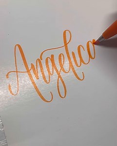 Replying to @angelicasoledad2 🧡 Angelica 🧡 (pental brush pen on poster paper- encuéntralos en mi Amazon link en mi perfil) #lettering #calligraphy #caligrafia | The_letter_salon