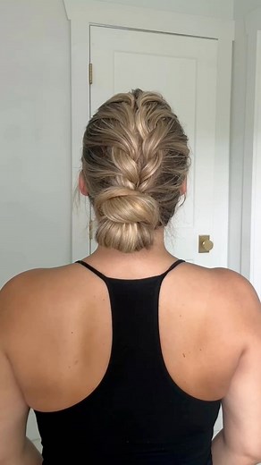 Sporty twisted braids and a messy bun for these hot summer days! | Lainey Ostrom