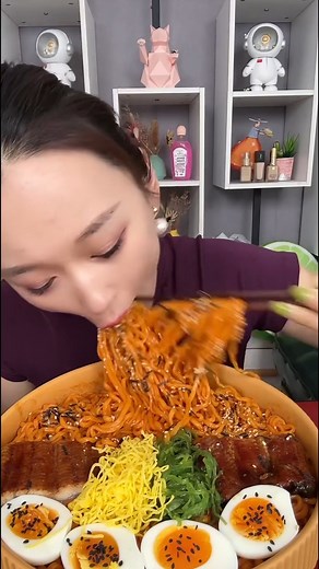 251K views · 2.4K reactions | Mukbang Spicy Turkey Noodles #reels #mukbang #spicyfood #challenge #tiktok | Daning Mukbang | Facebook