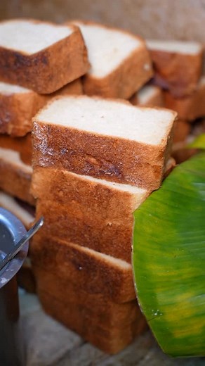 509K views · 8.5K reactions | Bread ❌ Bed ✅ Ivlo periya toast indha spot la mattum dhan kedaikum 拾 67 years old iconic spot for toast  Place : Indian Coffee House Jawaharlal Nehru St, opp. muthu silk house, MG Road , Pondicherry Must visit spot 襤 | Sathya Chinnu | Facebook