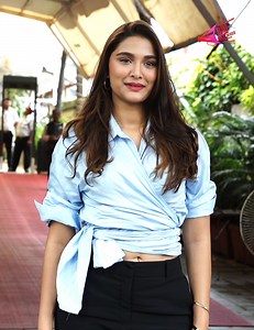 64K views · 3.7K reactions | Saiee Manjrekar and Shantanu Maheshwari Promoting Their Film Auron Mein Kahan Dum Tha | Bol Bollywood | Facebook