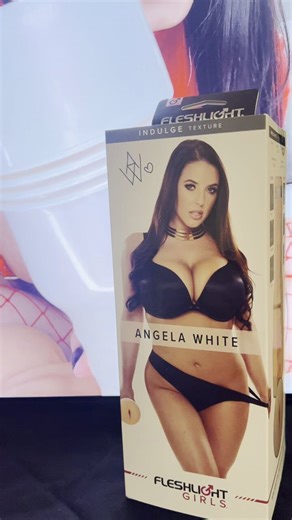 RT @AW_GOONER: Finally received Angela's @Fleshlight today, have been waiting so long for this moment! Am I allowed to unbox it @ANGELAWHIT…