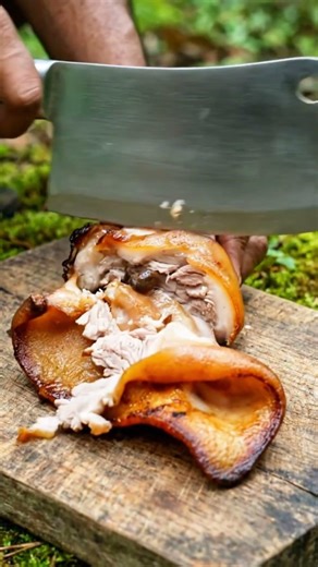 This Crispy Pig Ear Slice Is Insane 😳🐷