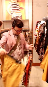 Découvrez les looks colorés que Jean-Michel a préparé pour Annie ! Vous aussi, courez la chance de remporter : • Une analyse à domicile de votre garde-robe par un styliste • Une séance de magasinage accompagné d'un styliste en boutique • 500 $ à dépenser dans la boutique Grenier la plus près de chez vous Envie de tenter votre chance ? Complétez le formulaire: https://shorturl.at/dkT13 | Grenier
