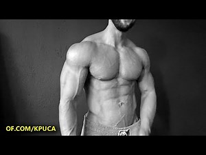 Muscle Stud Dennis Show Off