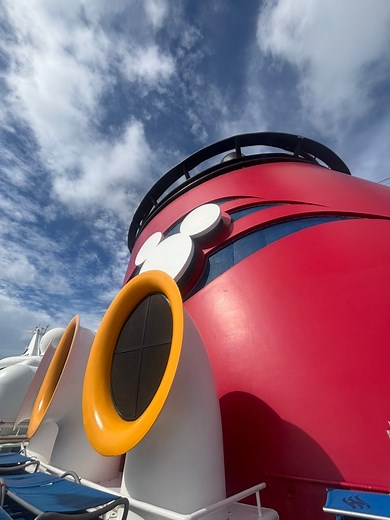 Disney does it BEST- the split bathrooms! 👏 A bath tub?! Families love this! Plus the storage in the cabinets, shelving & closet. 👏 More to come on that. Let me be your cruise planning guide! 👏 Follow & like to stick around for more. #Disneycruiseline #disneycruise #disneyvacation #cruisevacation | Booked with Britt