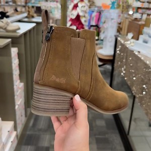 The perfect fall bootie 🍁 https://heysolesisters.com/products/beam | Sole Sisters LLC