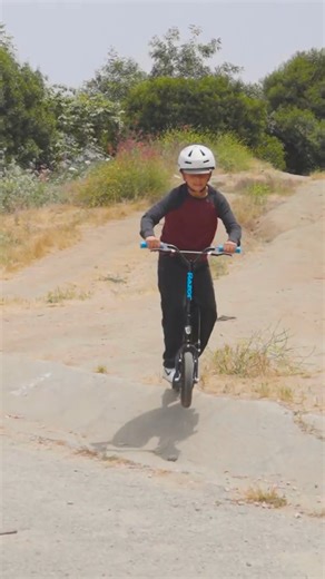 1.3K views | The past called—we gave it an upgrade 落 Retro roots meet Razor DNA... #RazorFlashback | Razor Worldwide | Facebook