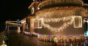 Casa com mais de 23 mil luzes de Natal ilumina rua na Gafanha da Nazaré