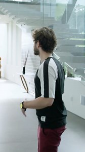 Im Zuhause von Zedd befindet sich etwas ganz Besonderes - eine Skittles Maschine. | AD Architectural Digest Germany