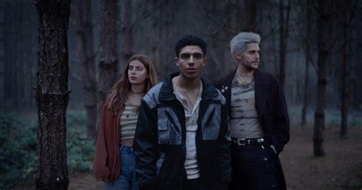 El hijo bastardo y el mismísimo diablo: la serie juvenil de Netflix sobre magia y el complicado camino a la adultez - La Tercera