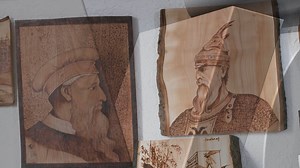 Promo: Në mëngjesin e së martës, do të shkojmë në Ferizaj. Nga atje, Driasa e sjellë një material përmes së cilit do të njihemi me Xhemil Ismani, që artin e tij e realizon në një mënyrë krejtësisht ndryshe. Më pas, e presim në studio Drejtorin e Baletit Kombëtar të Kosovës Sinan Kajtazin, për të biseduar për shfaqjen që do të shfaqet në SHBA. Në pjesë e dytë, flasim në studio me psikologun Hysni Aliu, për stresin në punë. Shihemi, HERËT në 7:00! | Tëvë