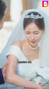 1.6M views · 56K reactions | https://page.dramabuzzs.com/s2l/91216.html Yin Enrui ke Seoul demi ibunya dan menolong taipan Jiang Zhihao. Tak tahu ia dikhianati keluarga, dijadikan alat tukar di hari pernikahan. Saat putus asa, Jiang Zhihao merebutnya. Ternyata pria itu adalah penyelamat masa kecilnya dan cinta yang menunggu lebih dari sepuluh tahun. | DramaWave - Streaming Drama & TV Secara Langsung | Facebook