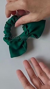 Bow scrunchie diy #reels #starseverywhere #hairbow #hairaccessories #handmadebow #fabricbow #bow #bowforhair #bowmaking #bowaccessories #sewing #somhomsewing | somhomsewing