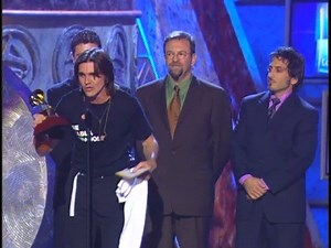 6.6K views · 160 reactions | Momentos Memorables: Juanes recibe el ‪#‎LatinGRAMMY por Mejor Álbum del Año en el 2003. Si tú recibieras un Latin GRAMMY ¿A quién lo dedicarías? | Latin GRAMMYs | Facebook