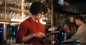 clip-3837161315-order-tablet-thinking-bartender-restaurant-night ...
