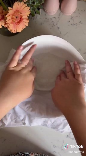 Ever struggled to remove sunscreen stains from white clothing? 🤔 We've got you covered! @johnlewis_ellie #JLHome #tips #toptips #hacks #fashionhacks #summerfashion #johnlewis