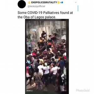 Mob distribute alleged COVID-19 palliatives found inside Oba of Lagos’ palace | Olubori Godsgift Blog