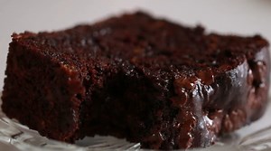 ČOKOLADNI BANANA HLEB: Najmekši i najslasniji do sada, a sastojke svi imamo kod kuće (VIDEO)