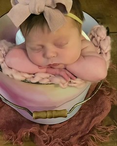 The cutest little baby girl. La’Rosa 🎀 | Lisa McCormick Photography