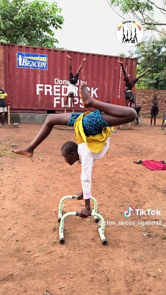 Yoga handstand balance and flexibility, wait for it 🔥💪✨🇺🇬#insightcreatorsearch #viralvideo #gymnastics #trending #yoga