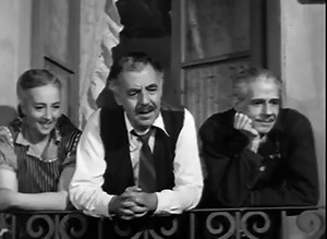 Se dieron su primer beso frente a varios testigos 😘💋 #ReviveElPasado con #FernandoSoler, #RosarioGranados y #RubénRojo en El Gran Calavera (1949) | De Pelicula