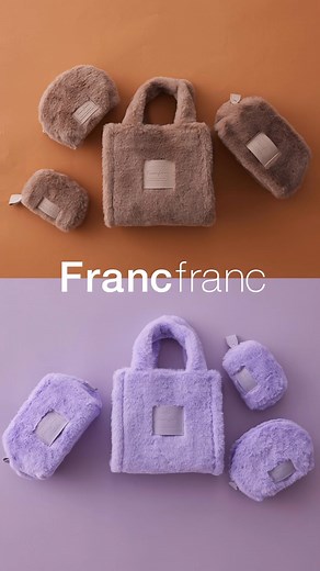 【新品!】秋冬季必備時尚毛毛手提袋🧸🤍 全新BOA系列及FUR系列毛毛手提袋，將會成為秋冬季必備的時尚好物💕帶有可愛感的迷你手提袋，採用溫暖又優雅的搖粒絨和毛毛材質製成，非常適合配搭秋冬裝束✨ 除了毛毛手提袋，系列亦推出3款不形狀的迷你小袋👝方便盛載日常小物，為你的秋冬日常增添暖意！ 更多袋款：bit.ly/3KgJ97S --------------------------------------- 🎊購物優惠 1️⃣傢俬及地毯購物淨額滿$3000享免運費及60天免費儲倉優惠 2️⃣慶祝又一城開張-全線分店及網店均享購物優惠低至85折 3️⃣全線分店及網店－指定信用卡優惠，購物淨額滿600額外享85折 #francfranchk #日本家品 #毛毛袋 #手提袋 | Francfranc Hong Kong