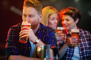 How ‘beer goggles’ really work — and why they have no impact on whom we find hot