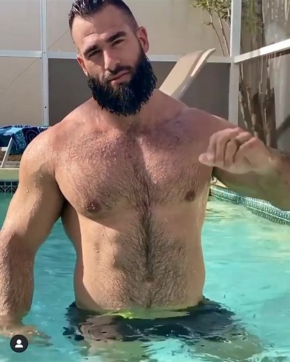 Hipnotizing Bearded Muscle Men