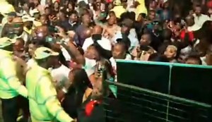 4.6K views · 445 reactions | La prestation de Mbilia Bel au Festival Lokole à Nairobi, Kenya https://youtu.be/L4cR-b3EVRo?si | KinshaStar | Facebook