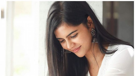 South Indian star Kalyani Priyadarshan steals hearts with 'Hridayam'