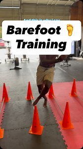 Barefoot Training ⚡️ Barefoot training ≈ ground truth for the CNS: 250,000 sensory receptors in the foot transduce tactile, proprioceptive, and vestibular info. When the skin contacts the ground, mechanoreceptors fire, sending real-time data to motor cortical areas, improving foot–ankle proprioception, postural control, andMovement efficiency. 🧠→⚡️ Skin-ground contact enhances foot–brain coherence: enriched afferent input sharpens neural timing, motor synergy, and balance strategies—crucial for
