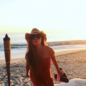 1K views · 72 reactions | Kiana Jr and I doing Jumping jacks on the beach at sunset!  #sunset #beach #kianatom #ahhh #ocean #sand #love #aloha #happyplace #fitfam #fitmom #jumpingjacks | Kiana Tom | Facebook