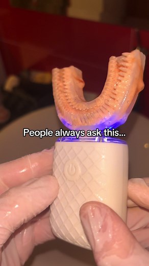 Keeping it clean is just as easy 👌 #oralcare #sonictoothbrush #betterbrushing #teethcare #whiteteeth