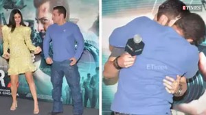 #salmankhan imitates #EmraanHashmi's 'kissing' at 'Tiger 3' success event; video goes viral Your ultimate source for the latest in entertainment, ETimes is now on WhatsApp. FOLLOW NOW: [https://toi.in/TOIETimes]. | ETimes | Facebook