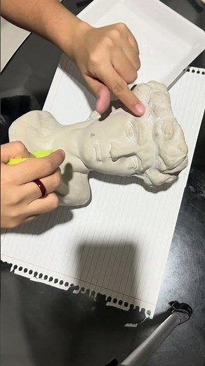 Painting a ceramic bust with acrylic paint and baking soda🔝 #diy #decor