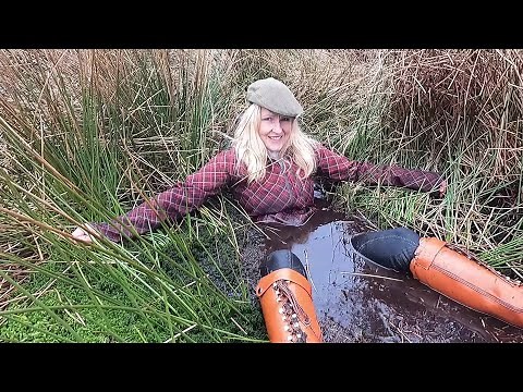 Video 70 - In the long grass - Taster (riding boots, jodhpurs, pond, bog, wet, wetlook, mud, swamp)