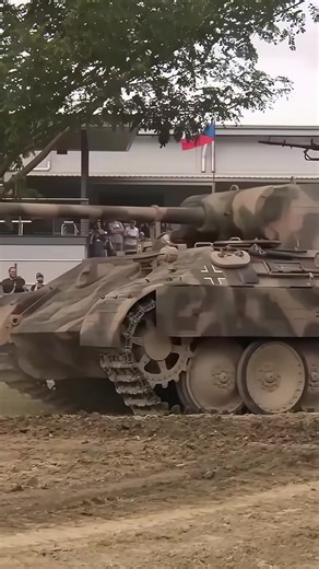 A German medium tank of WW2, V12 Maybach HL230 P30 engine sound #ww2 #tank #panzer-001 | Jason West