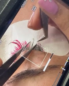 One of the new Mimic Lashes Specialised Volume Courses 🔪 CHOPPY VOLUME 🔪 will be launching soon 👀 This Choppy Volume set was created by Mariaslashes using our NEW Soft Velvet Lashes in .03mm which will be available in lengths all the way up to 20mm!!!! 🙊 Our new specialised volume courses will include: • Mega Volume • Wispy Volume • Choppy Volume • Spikey Volume Stay tuned for the launch on www.mimiclashes.com 🚀 | Cliona Kelly