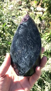 ☪️Garnet Zoisite☪️ Great paired with Rose Quartz and/or Heart Shaped Stones💝 $120 2.75x6in •Use Garnet to balance the Sacral Chakra and sex drive, and to aid in the controlled rise of Kundalini energy. •Garnet inspires love and passion, devotion and loyalty. A stone of commitment, Garnet encourages personal relationships of all kinds, and is a useful relationship tool both personally and in business. #garnet #liftedreiki #crystalhealing | Lifted Realm