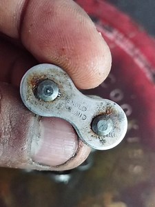 Vintage RENOLD ENGLAND chain locks for sale. Can be fitted to normal chain. Contact for details 👍 | OLD Madras Motorcycles